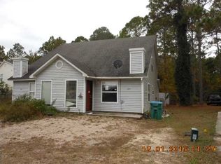 225 Whispering Pines Cir, Apalachicola, FL 32320