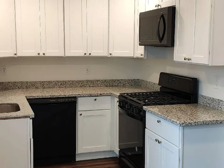 4693 Ardmore Ave #6 — Photo 3