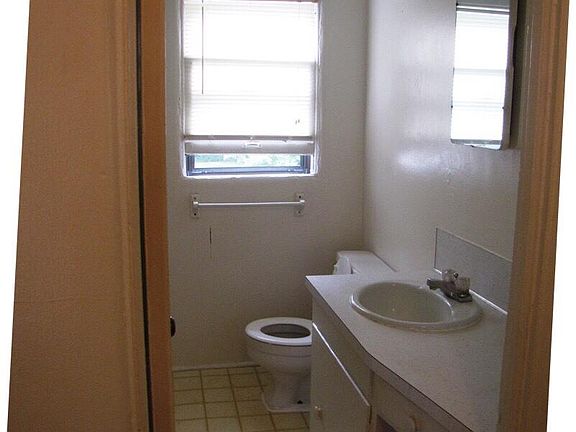 5th image of 135 Glenside Ave