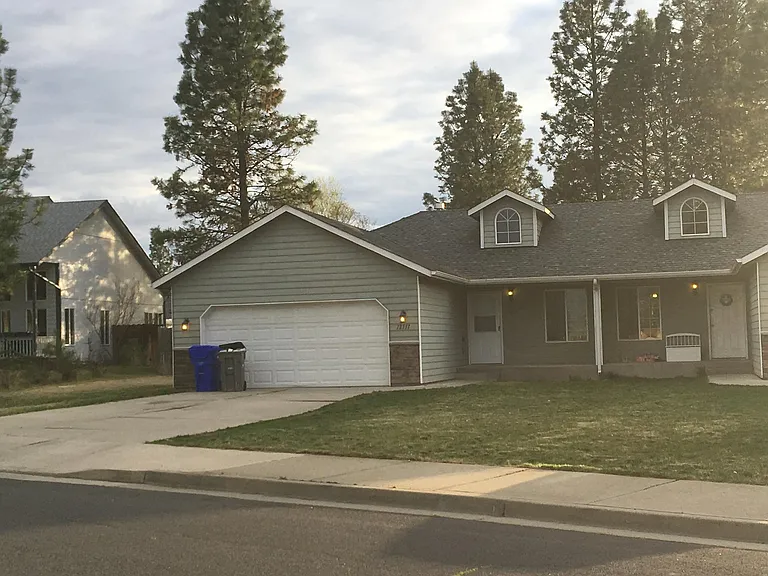 12511 N Perry St — Photo 1