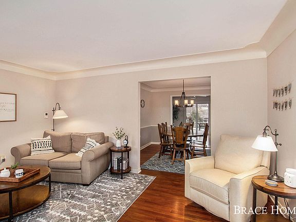 5th image of 2108 Cambridge Dr SE