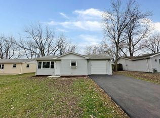 541 W Auburn Ln, Crete, IL 60417
