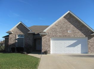 312 N Heidi Ln, Centralia, MO 65240