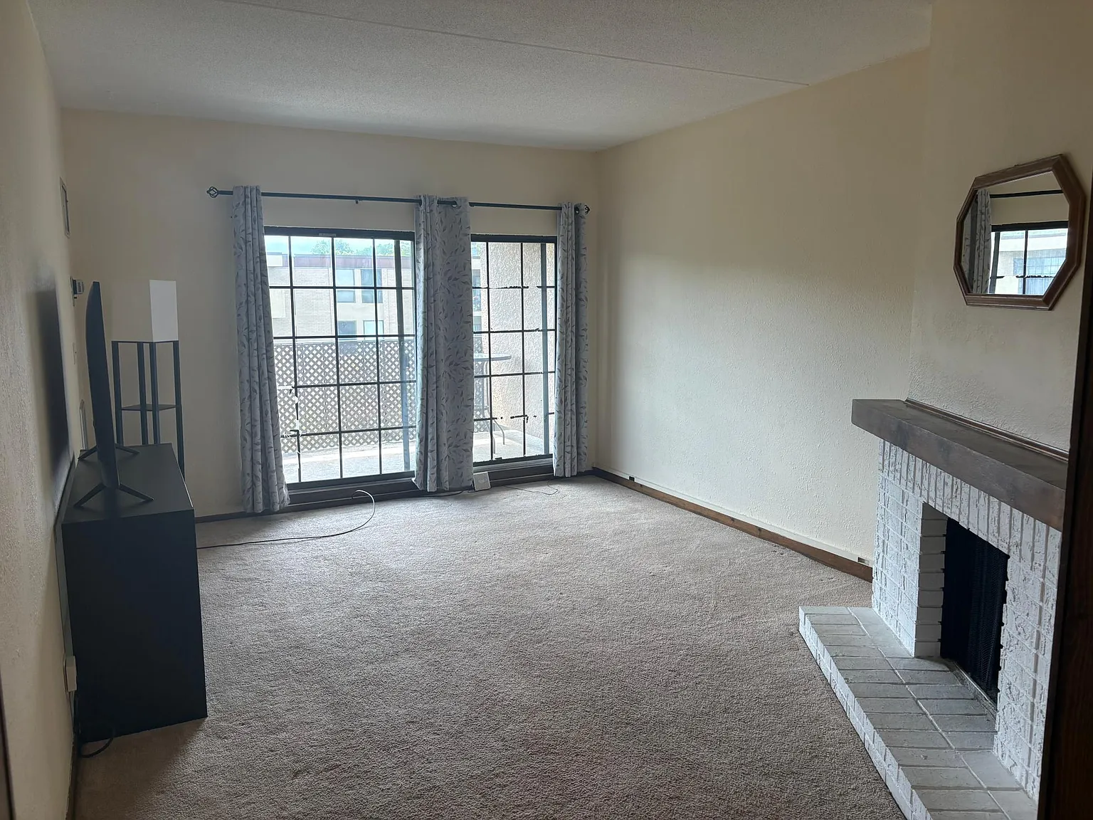 2 bed, 1.0 bath, 903 sqft, $1,650 — Photo 4