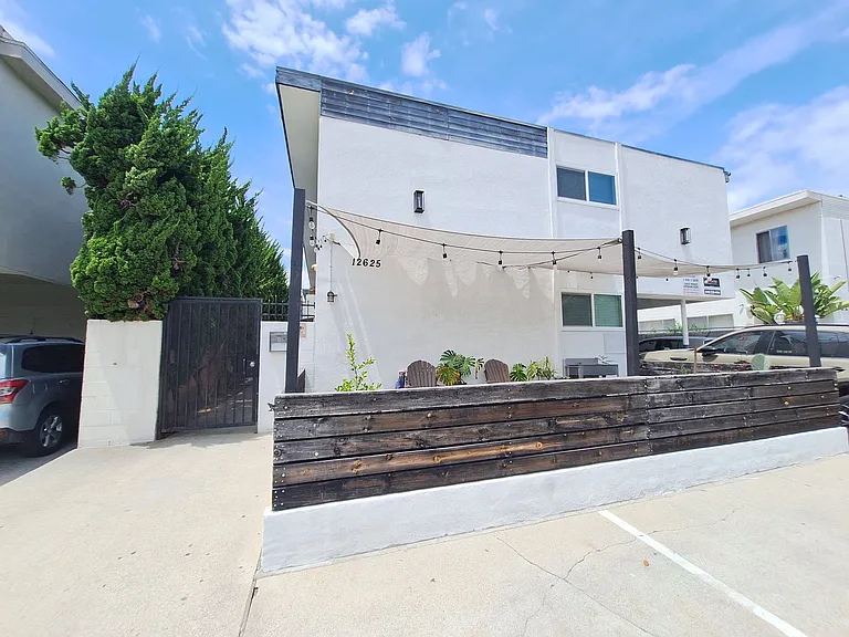12625 Pacific Ave #4 — Photo 31