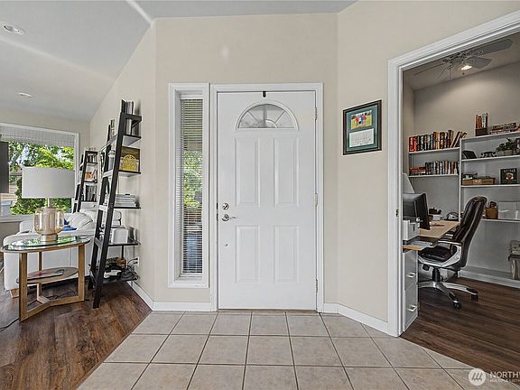 4th image of 19352 Lakeview Dr NW