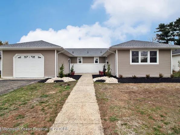 7 Willemstad Street, Toms River, NJ 08757