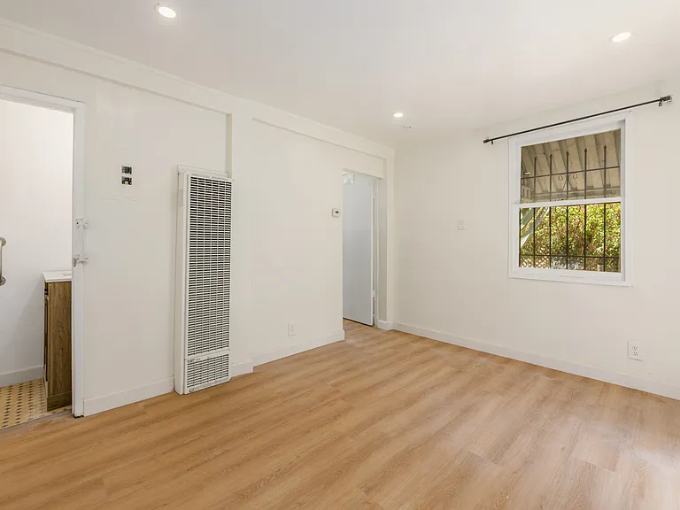 1325 N Orange Dr — Photo 13
