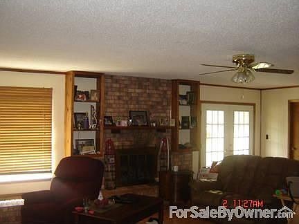 3rd image of 1823 Brookhollow Dr