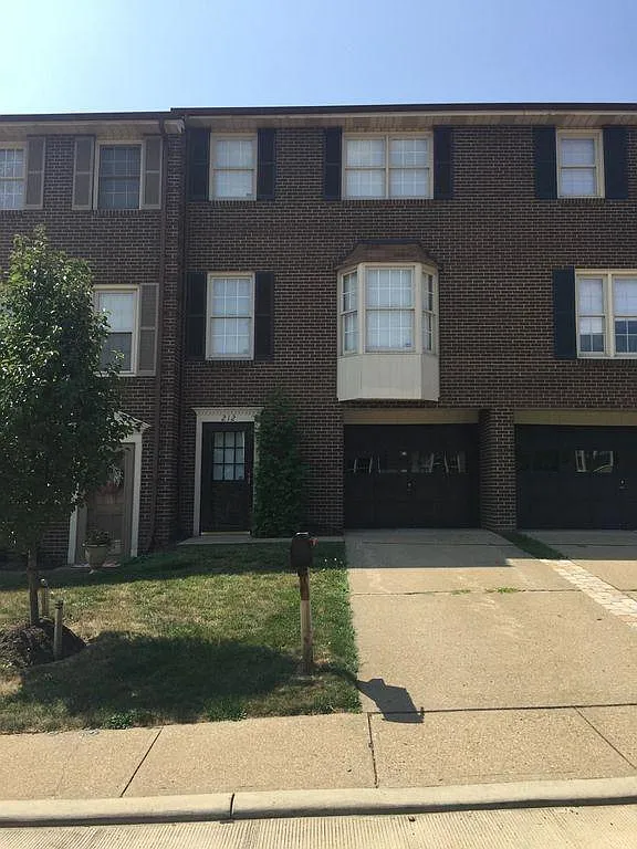 2 bed, 2.5 bath, 1700 sqft, $1,950 — Photo 1