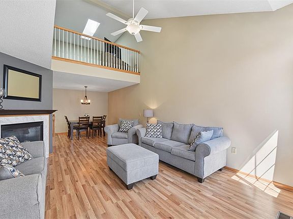 3rd image of 2335 Oakridge Circle
