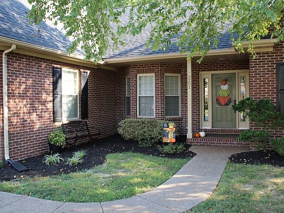 3rd image of 3201 Roselawn Dr