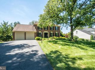 9714 Days Farm Dr, Vienna, VA 22182