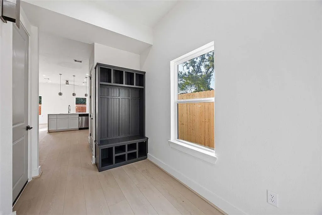 3 bed, 2.5 bath, 1680 sqft, $2,100 — Photo 4
