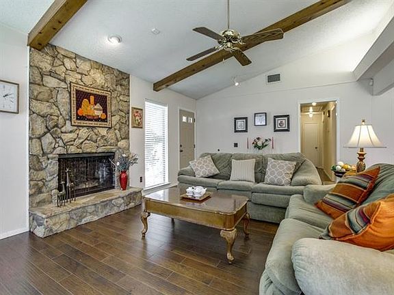 3rd image of 1404 Westminster Dr