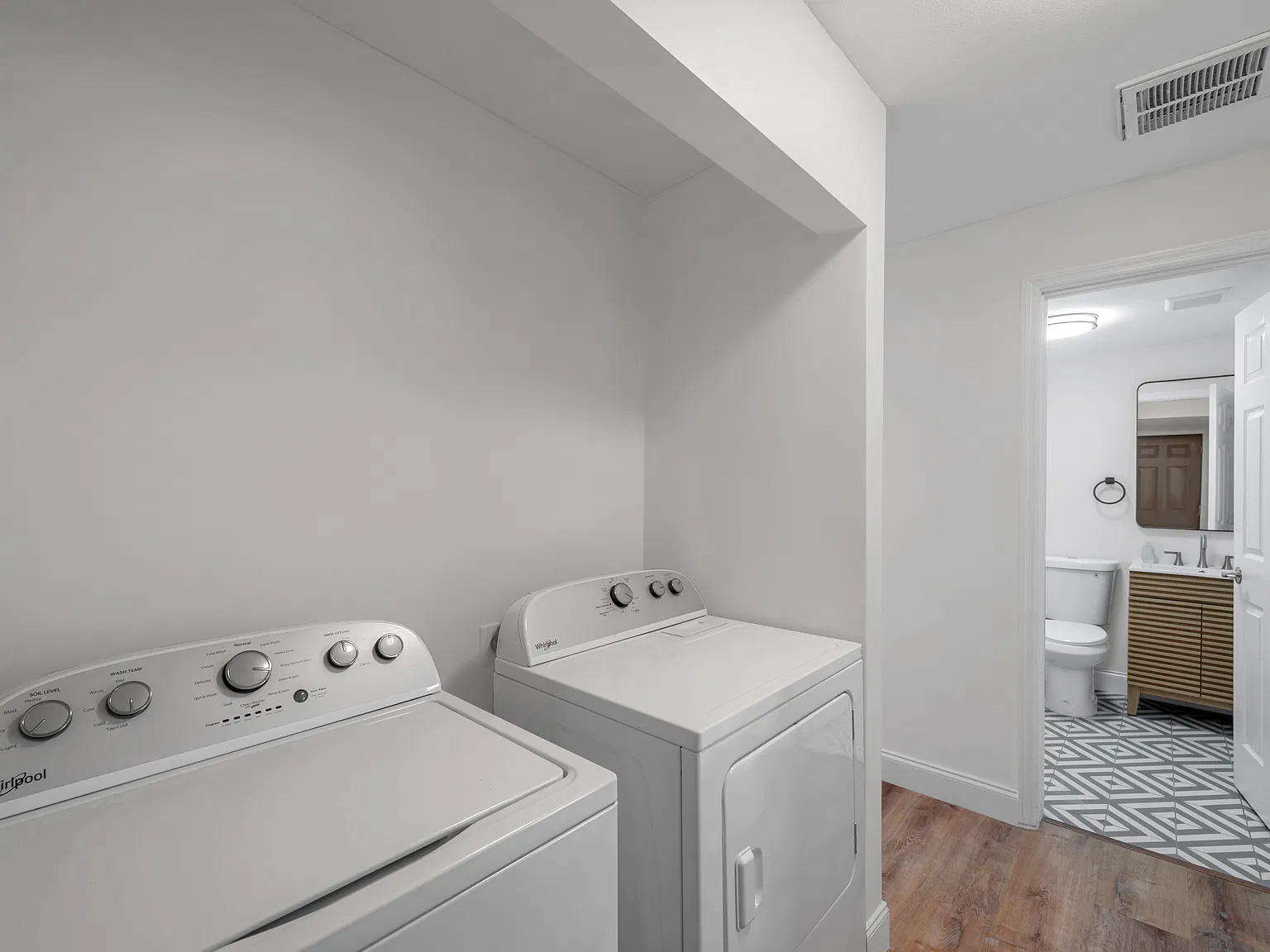1811 Quincy St S — Photo 3