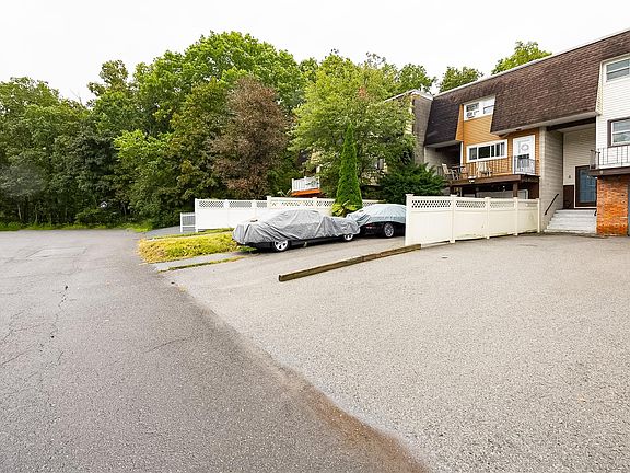 3rd image of 8 Boxwood Court