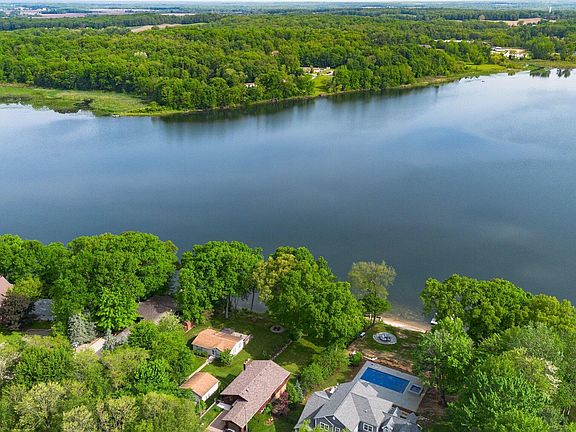 3rd image of 308 Lake Shore Dr
