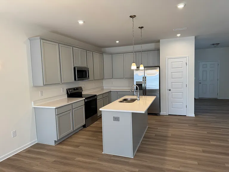 528 Marthas View Way — Photo 8