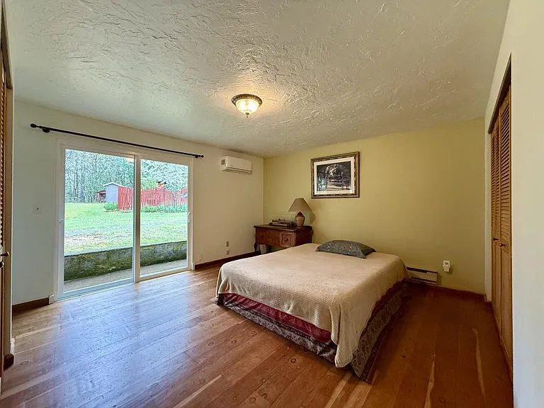 9042 Monument Dr — Photo 10
