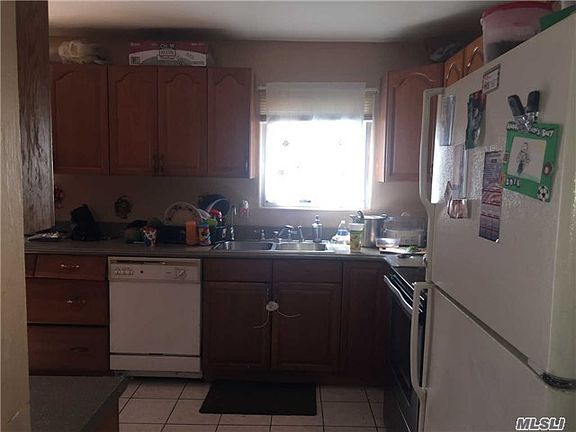 4th image of 58 Ferris Ave