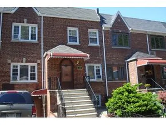 Sold by Parkview Realty NY Inc. | media 11