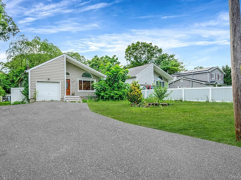 413 Glen Dr — Photo 1