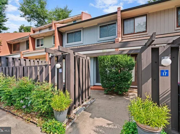 1315 Northgate Sq, Reston, VA 20190