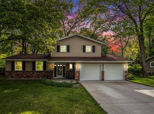 1058 Camelot Dr, Muskegon, MI 49445