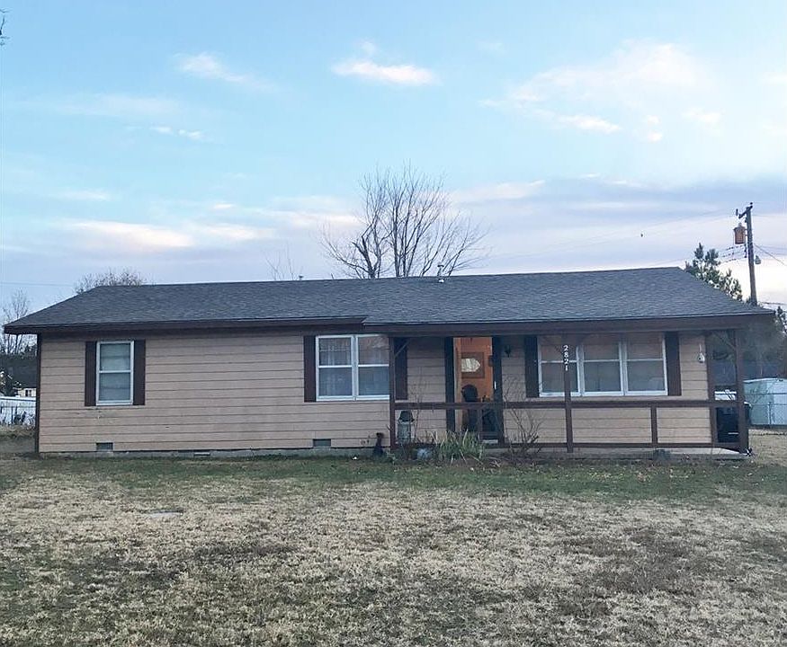 1st image of 2821 Woodland Dr