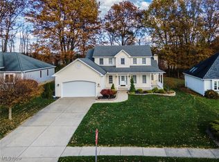 5345 Sycamore Hill Dr, New Middletown, OH 44442