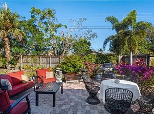 639 104th Ave N, Naples, FL 34108