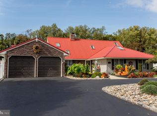 24 Rose Apple Rd, Levittown, PA 19056