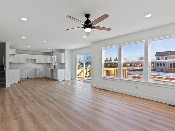 5th image of 502 Wilson St
