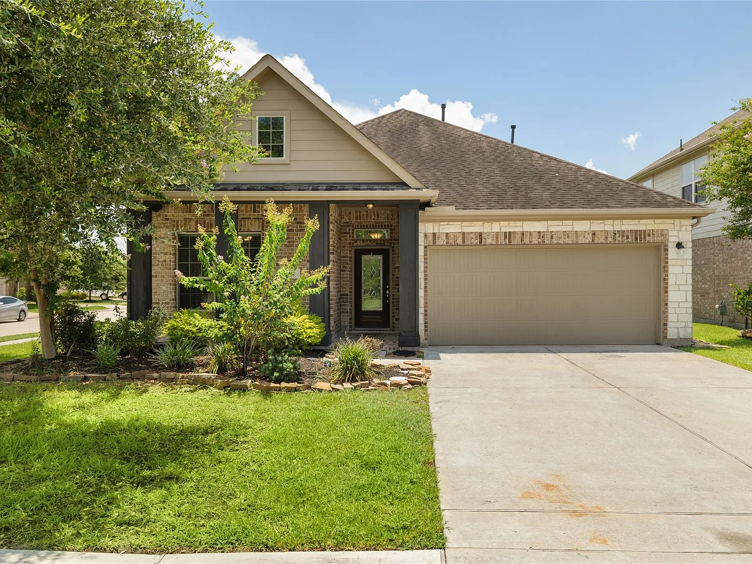3 bed, 2.0 bath, 2111 sqft, $2,500 — Photo 2