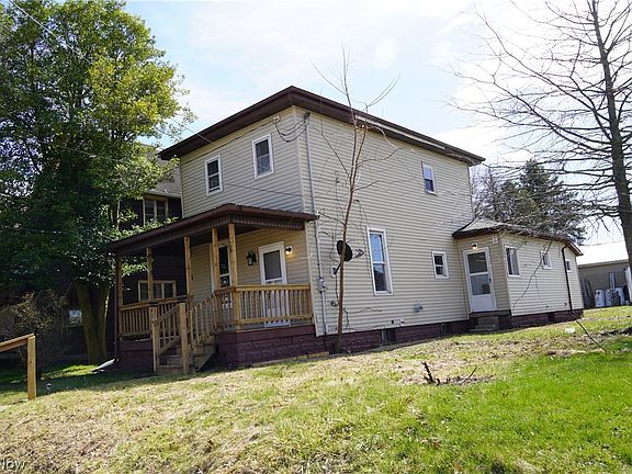 2nd image of 624 W 1st St