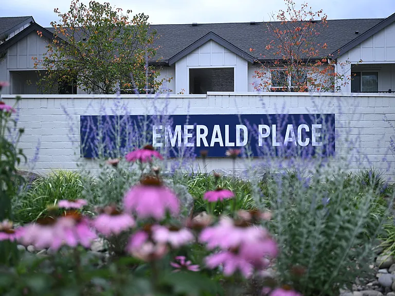 Emerald Place Apartments — Photo 26