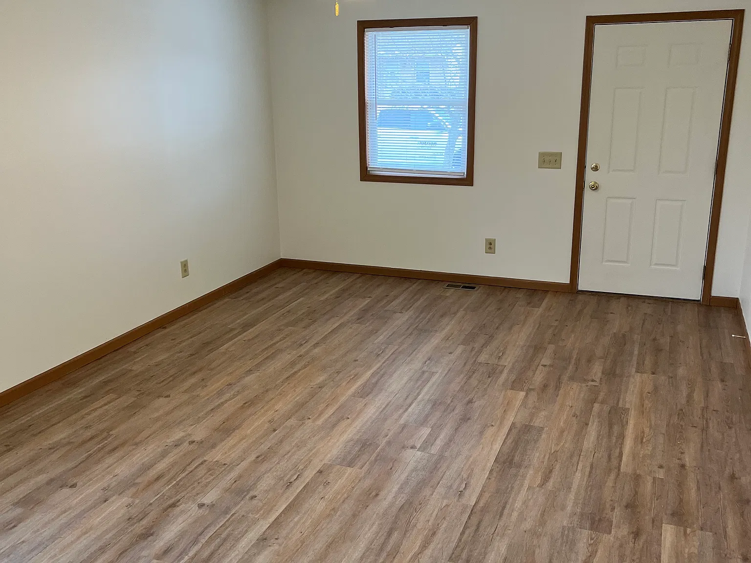 2 bed, 936 sqft, $1,050 — Photo 2