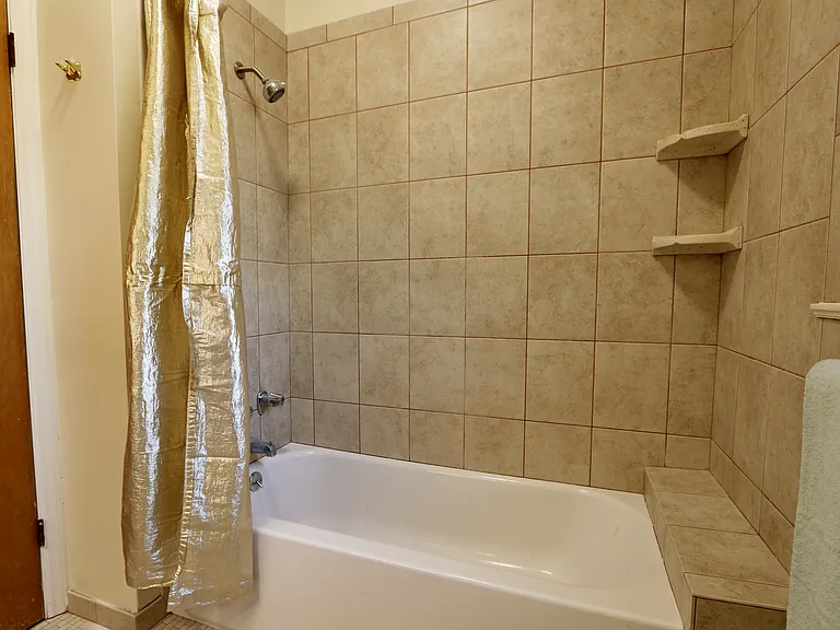918 W Buena Ave #1 — Photo 13