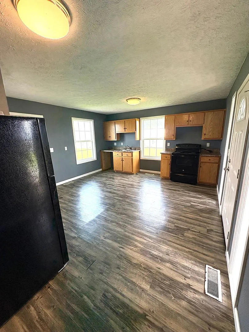 Charming Home in the Heart of Cave City! — Photo 3