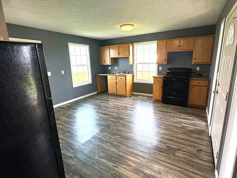 222 Green Leaf Dr — Photo 3