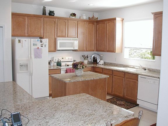 Spacious Island Kitchen