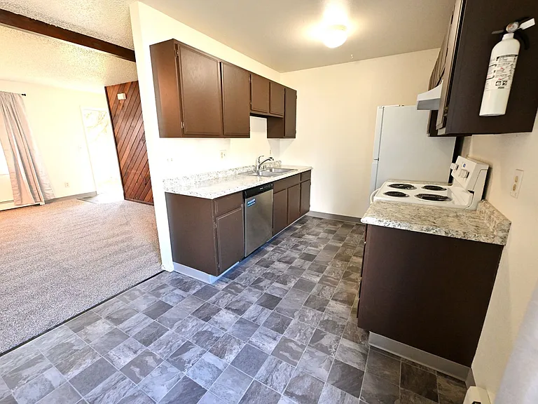 8540 Golden St — Photo 18