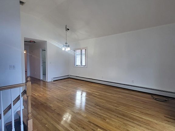 3rd image of 1515 Dwight Pl #1