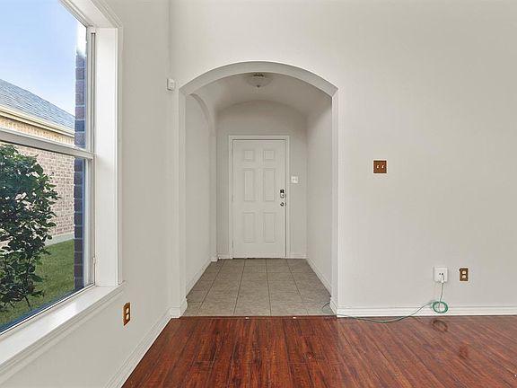 5th image of 8929 Eastwood Ave