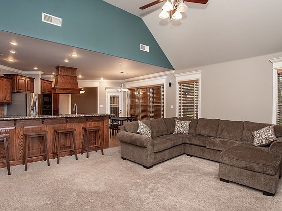 3rd image of 202 Tunbridge Dr