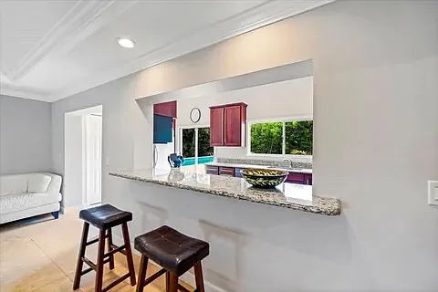 527 E Causeway Blvd — Photo 12