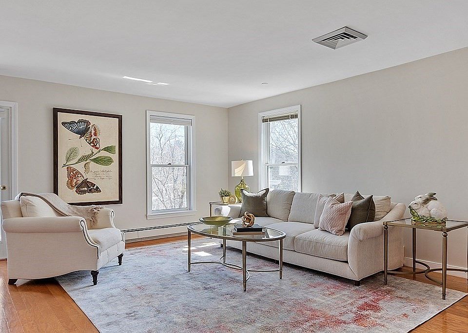 1st image of 140 Lincoln Rd APT 211