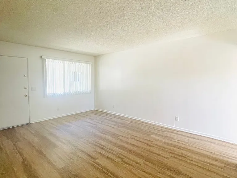 720-722 N Ojai Rd — Photo 5