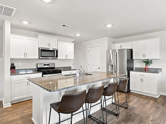 3rd image of 132 Boxbury Way